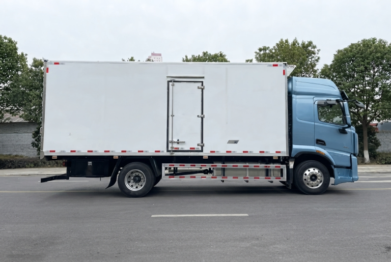 Refrigerated truck