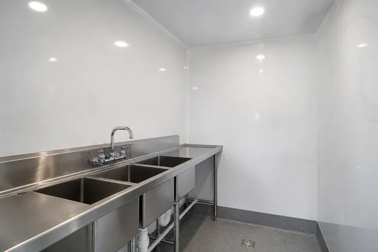 skd-food-grade-gelcoat-panels-food-trucks-washdown-sink-zone
